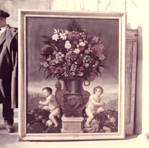 Anonimo — Autore non indicato - sec. XVII - Natura morta con vaso di fiori e putti — insieme